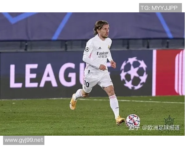 魔笛引领中场风暴球场上的完美指挥官与世界足球的艺术传承 魔笛引领中场风暴球场上的完美指挥官与世界足球的艺术传承